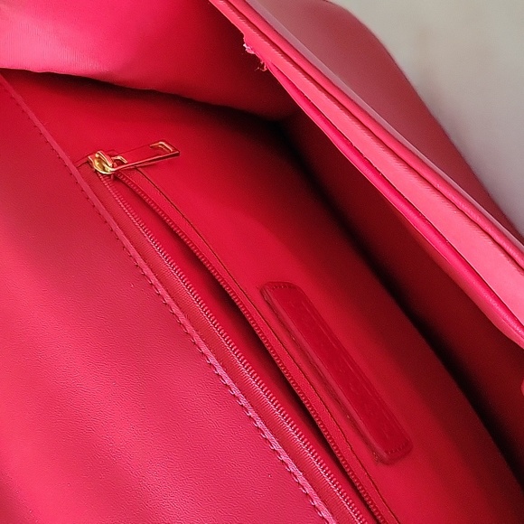 Classic lipstick red shoulder bag with strap and handle. o/s - Picture 3 of 3